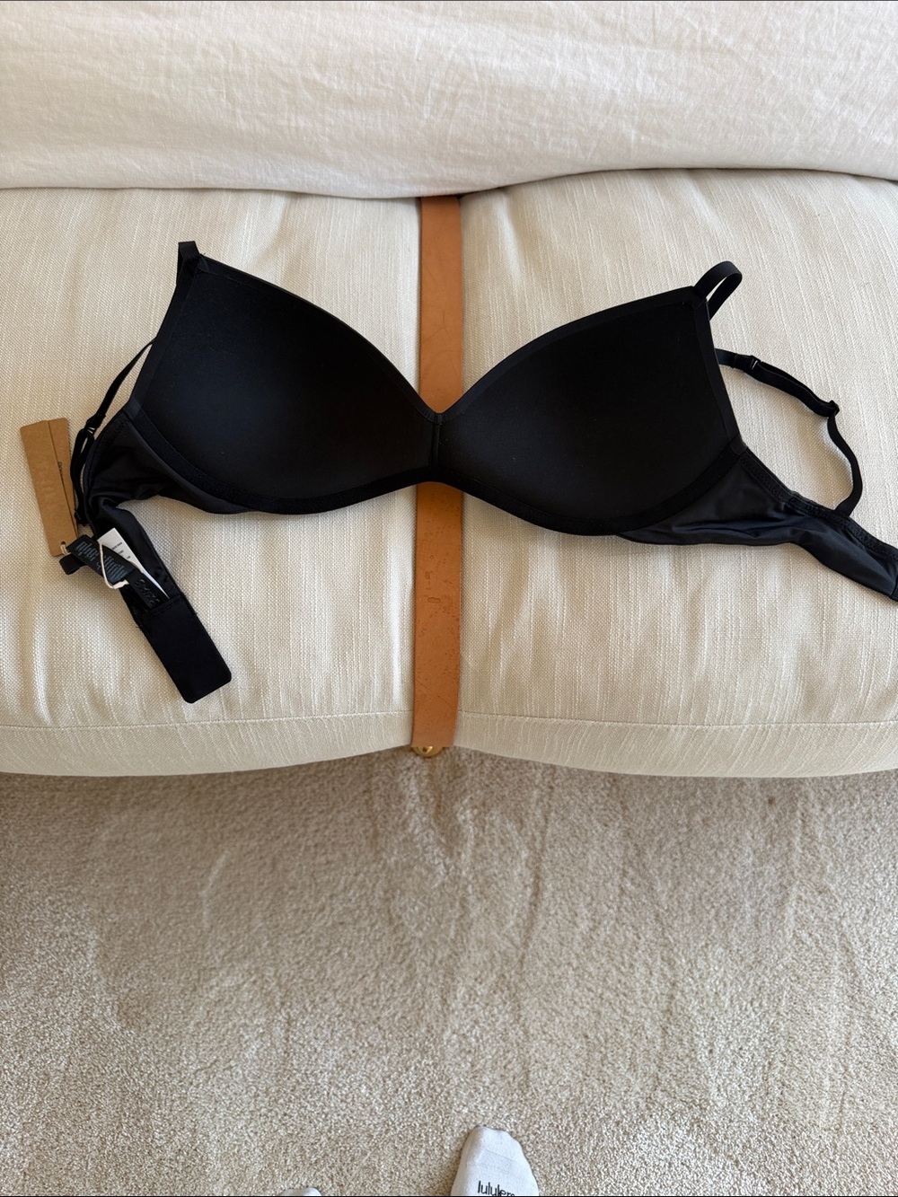 SKIMS Black Padded Plunge Bra - Picture 3 of 3